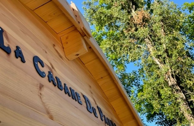 Log Cabin-Deluxe-Ensuite with Shower-Woodland view