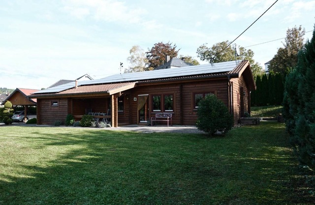 Log Cabin 'Eifel' with Private Garden and Wi-Fi