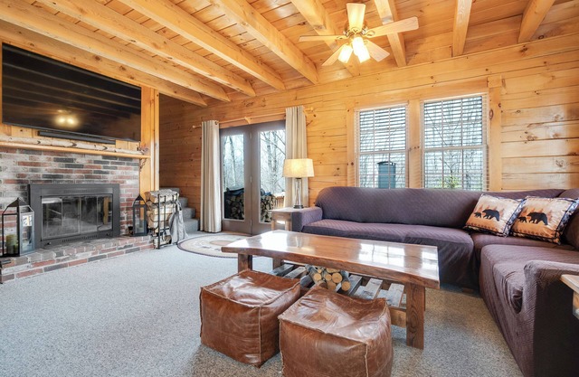 Log Cabin Lane- Cozy Maine Cabin