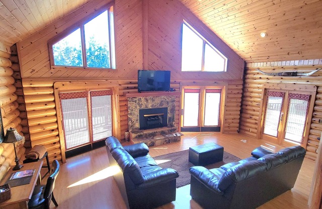 Log Cabin located minutes from Missouri River, airport, I-90, and downtown.