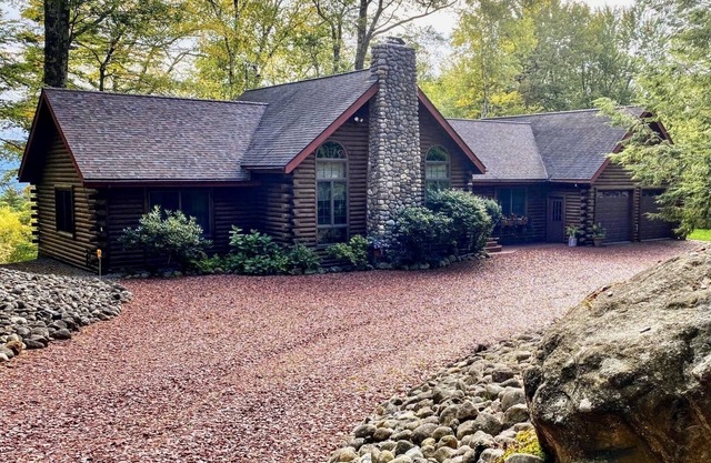 Log Cabin Mountain View On 4 Acres 5 Minutes From Bolton Landing and Lake George