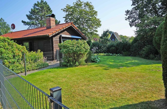 Log cabin with W-LAN - large terrace with beach chair - - with fence in a quiet location