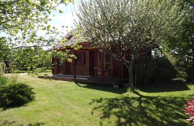 Log house in Rouffignac saint Cernin