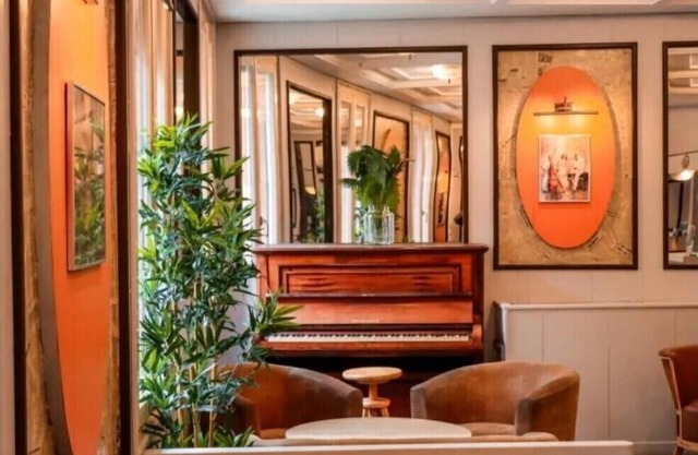 Logis Hôtel Restaurant Les Glycines