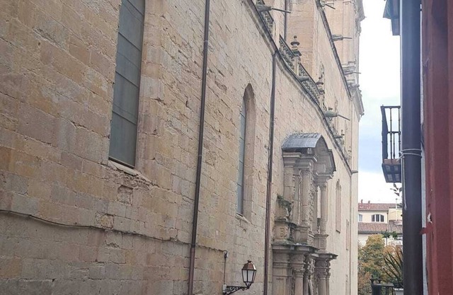 Logroño Historical Center Apartment. The balcony of Caballerías.
