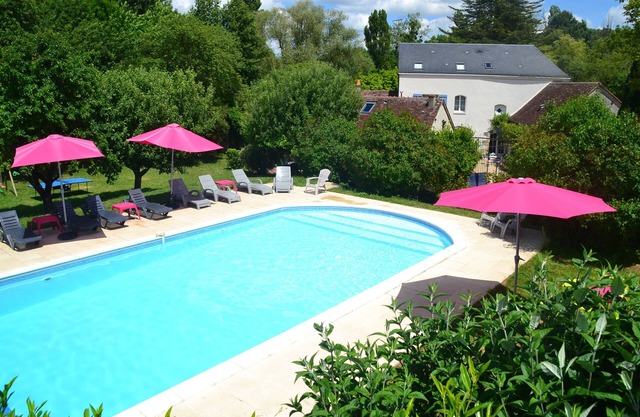 Loire Valley cottage for 4/5 with superb heated pool and carp fishing lake