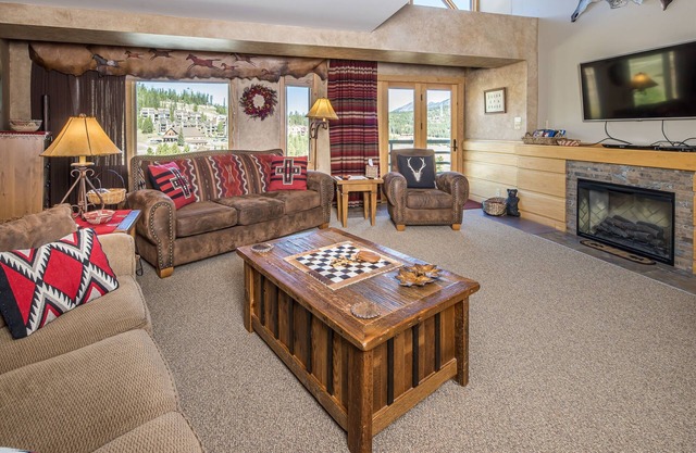 Lone Peak Vista-Shoshone Ski In/Ski Out condo- Hot Tub