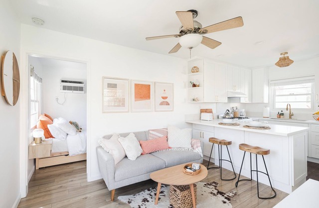 Long Beach Retreat - Private back house with AC, Air Purifiers, & Soft Water