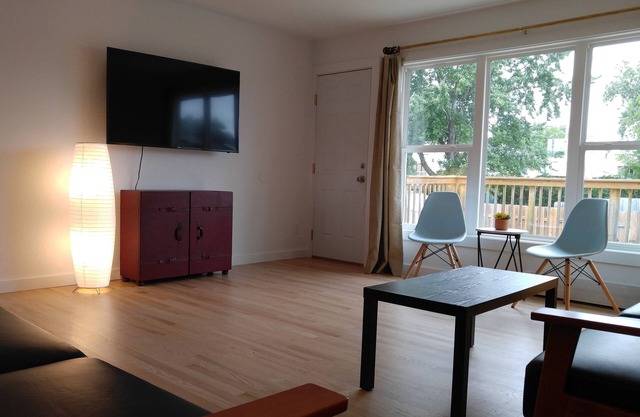 Long Stay Getaway! Stunning 3 Bed Home w/Great Loc