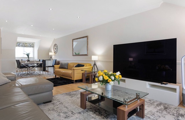 Long-Term Large Penthouse/Golf course/horse riding