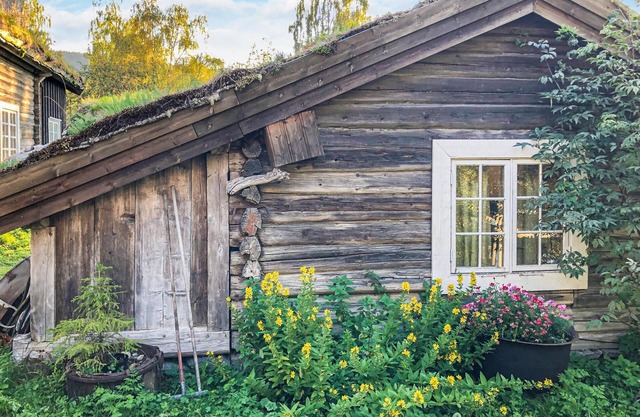 Look forward to a fulfilling vacation in this Norwegian cottage overlooking the valley.