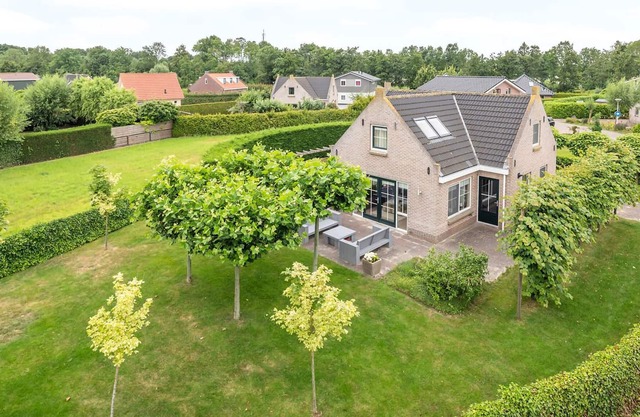 Look forward to a vacation in this beautiful vacation home with its own sauna.