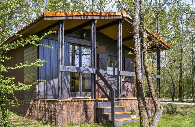 Look forward to unforgettable nature experiences in this inviting vacation home with pool access.
