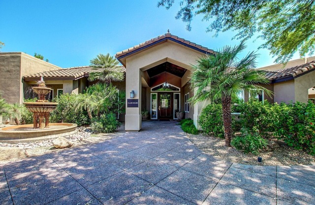 Look No Further! Resort Like Condo - 2 BD (Kings)/2 Full BA +3 Pools!