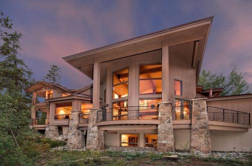 Lookout On Christie Lane Home