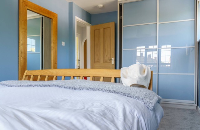 'Lookout' - spacious & charming apartment by the New Forest