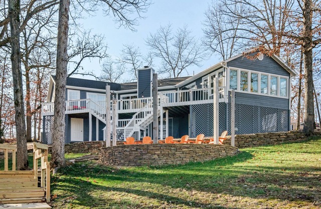 Lost Paddle Lakefront Getaway: bike, kayak, fish, golf, and more.