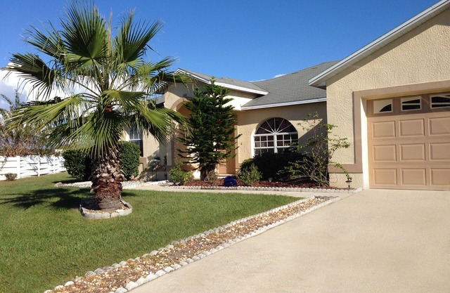 Lots of Privacy On A Lake 20 Minutes From Disney With A Private Pool!