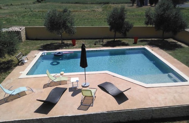Loue Studio dans une villa avec piscine terrasse