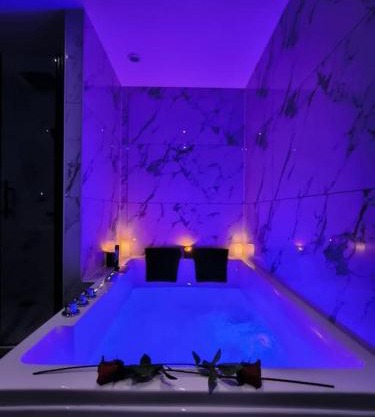 LOVE ROOM - Amour Chic et Intime