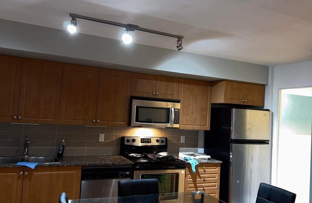 Lovely- 1 bedroom condo with pool