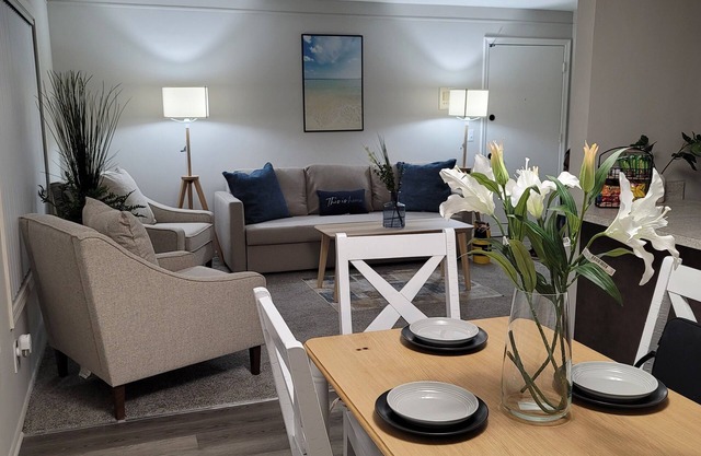 Lovely 1 Bedroom. Home away from home!