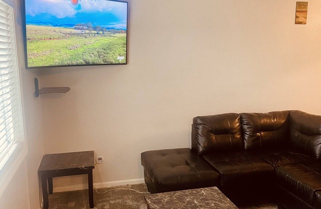 Lovely 1bedroom loft with free parking on premises