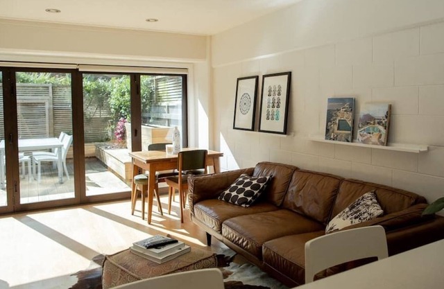 Lovely 2 bed central apartment with sunny patio