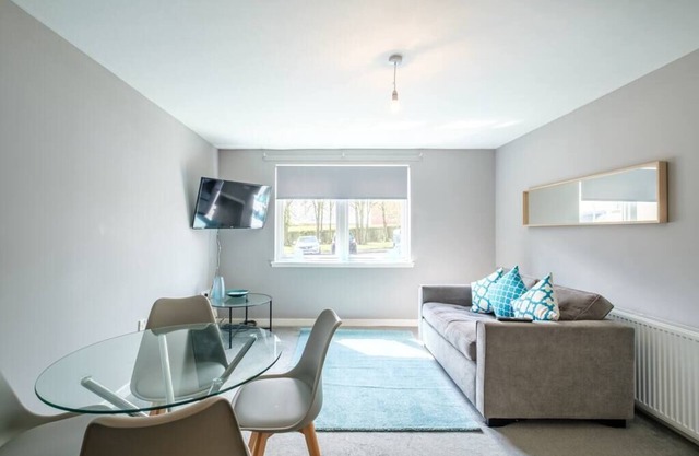 Lovely 2 bed ground floor apartment in Coatbridge