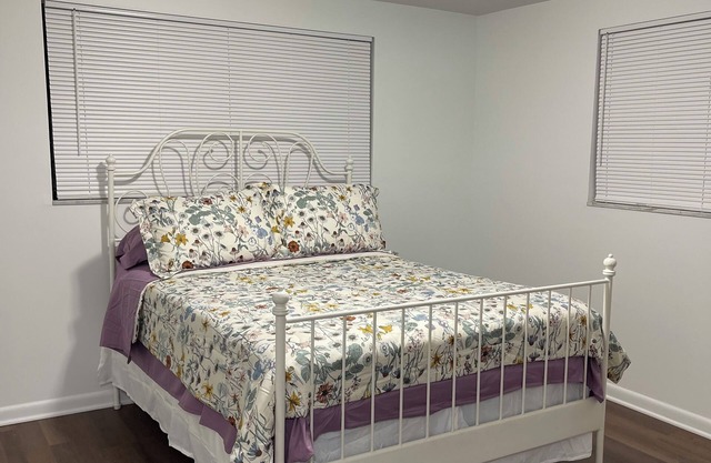 Lovely 2-bedroom apartment in brilliant Tampa with WiFi, AC