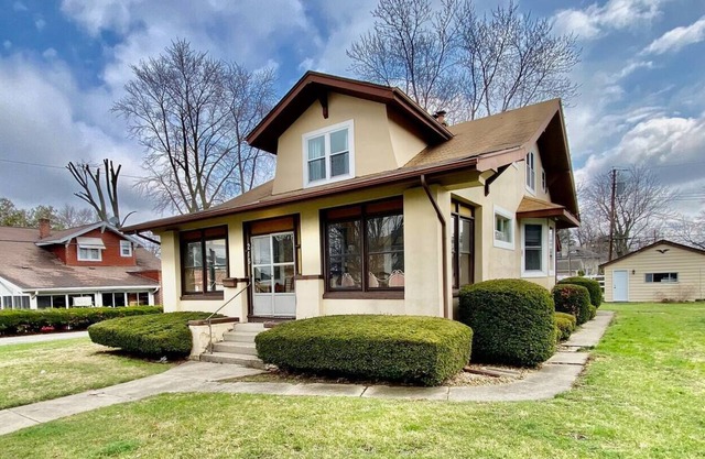 Lovely 2 bedroom just a few blocks from the square