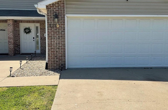 Lovely 2-bedroom townhome in Saint Joseph