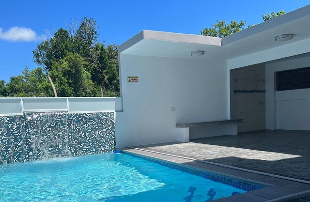 Lovely 2-bedroom unit, apt # 4 only 5 minutes away from crashboat beach