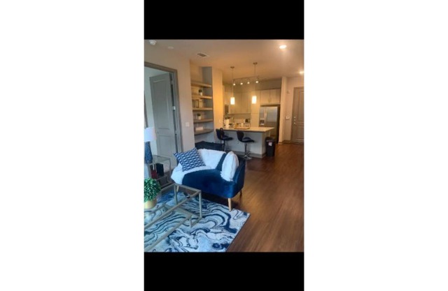 Lovely 2 bedroom unit w/ e-scooters