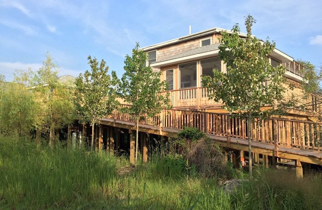 Lovely 2-Story Seaview Family Home - central AC, Decks, Garden, Porch