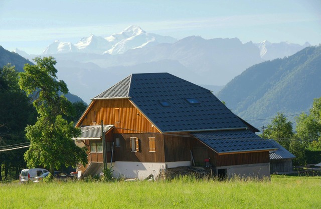 Lovely 23-person chalet, view of Mont-Blanc, hiking, biking, horseback riding