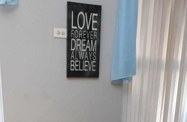 Lovely 2Bedroom spacious Boutique Suite in Beverly.