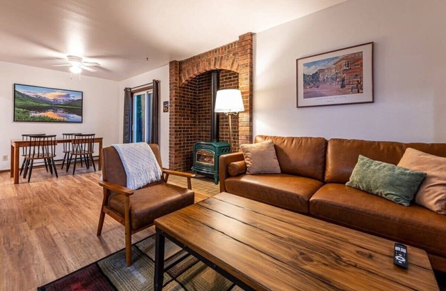 Lovely 2BR in Perfect Location ~ Steps to Old Town