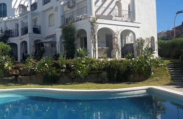 Lovely 3 bed 3 bath end villa with pool and beautiful port in Duquesa