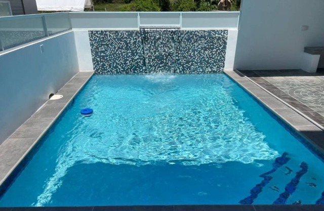 Lovely 3-bedroom apt #6 5 minutes from Crash Boat beach
