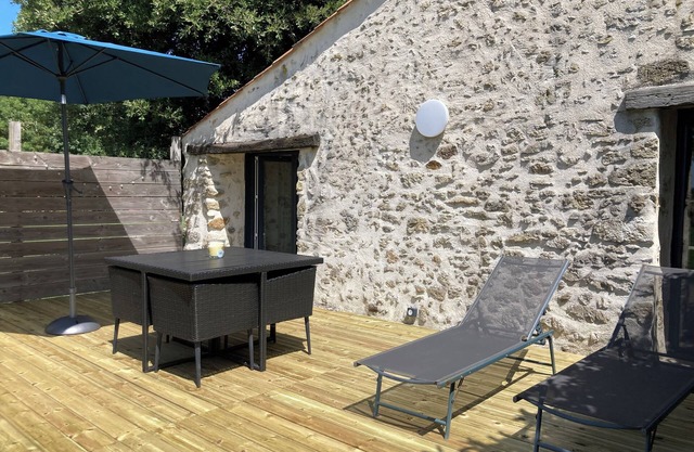 Lovely 3* Gazeau gîte in the heart of a Natura 2000 area 11 km from the beaches