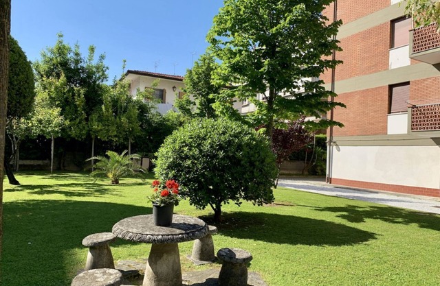 Lovely 3-room apartment sleeps 5 in Marina di Massa
