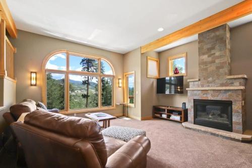 Lovely 3BR with Workspace Views Near Skiing Parks