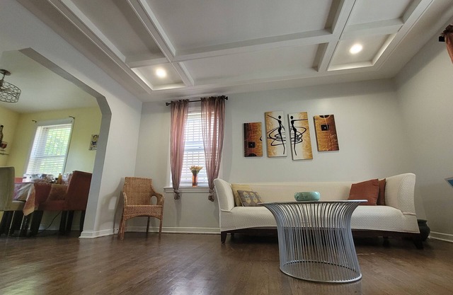 Lovely 4Bed/2Bath House, Quiet But Near EVERYthing!