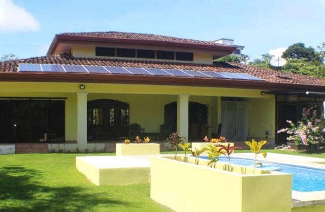 Lovely 5 bedroom, 3 bathroom private villa with private pool