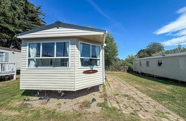 Lovely 8 berth caravan at Valley Farm Holiday Park ref 46829V