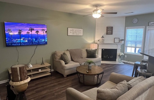 Lovely and Comfy 3 bedrooms townhouse/chateau elan area