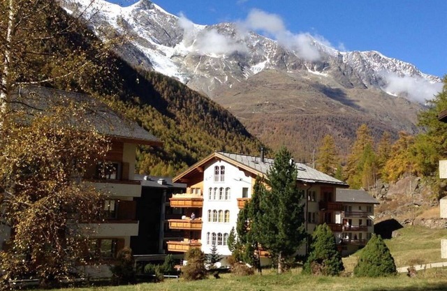 Lovely apartment for 4 guests with hot tub, WIFI, TV, balcony and parking