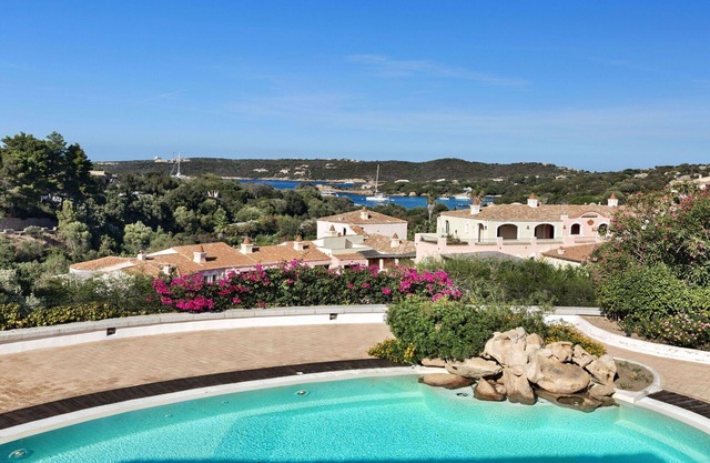 Lovely apartment for 4 people with A/C, pool, WIFI and TV