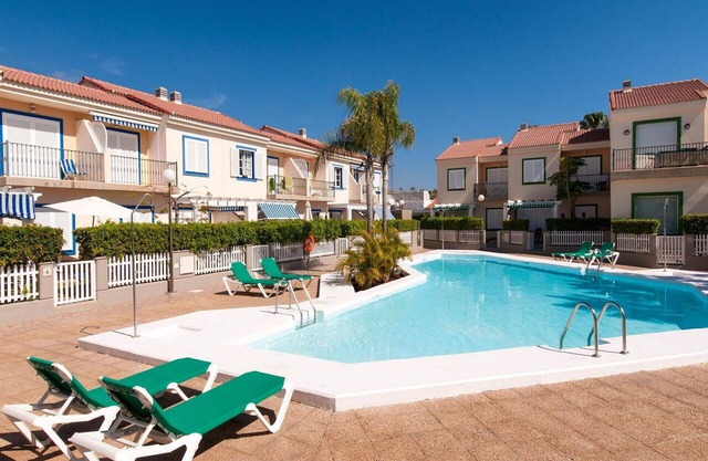 Lovely apartment for 4 people with pool, A/C, WIFI, TV and patio